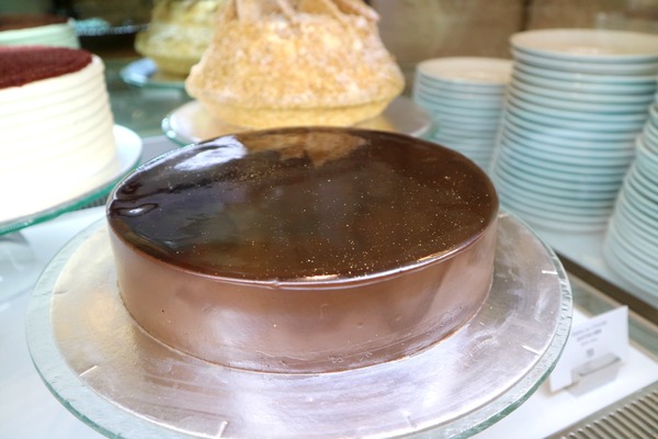 Lady M 台灣旗艦店:├吃喝┤├國父紀念館站┤Lady M台灣旗艦店-來自紐約傳說中的LV千層蛋糕!