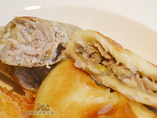 IKEA(早餐)36-餡餅與瑞典肉腸剖面