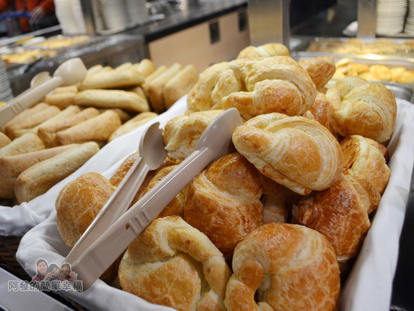 IKEA(早餐)16-麵包區-可頌n麥香巧巴達