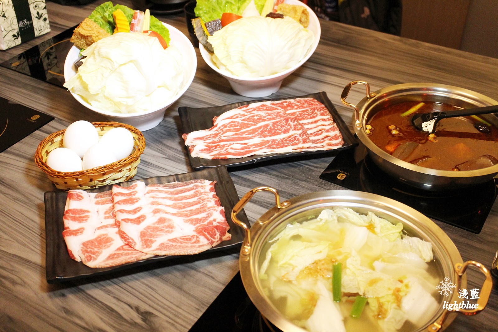 [ 民權西路站美食 ] 淺藍 × 御品皇麻辣鴛鴦鍋～手掌大的小捲與明蝦，還有好吃燒烤與麻辣燙