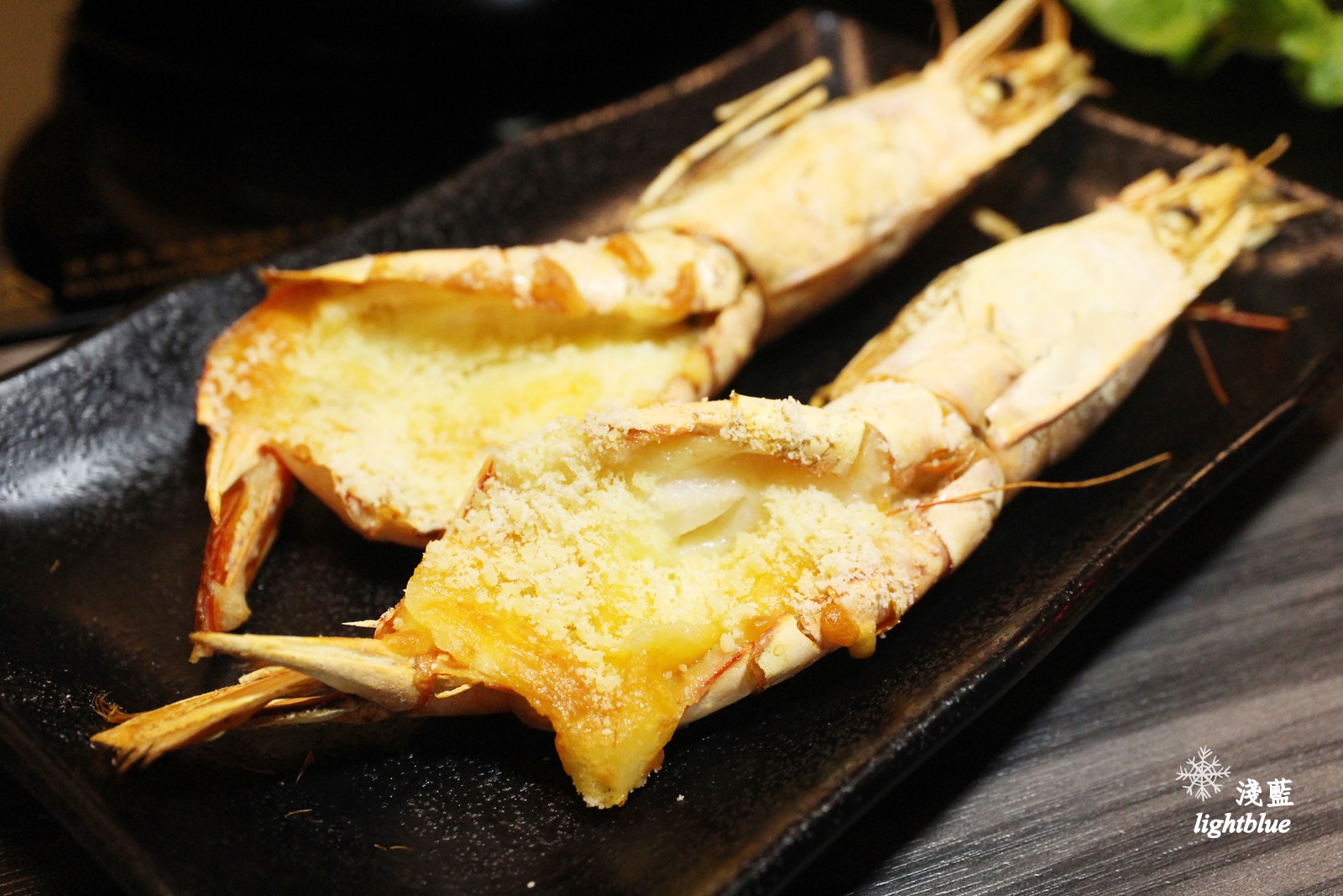 [ 民權西路站美食 ] 淺藍 × 御品皇麻辣鴛鴦鍋～手掌大的小捲與明蝦，還有好吃燒烤與麻辣燙