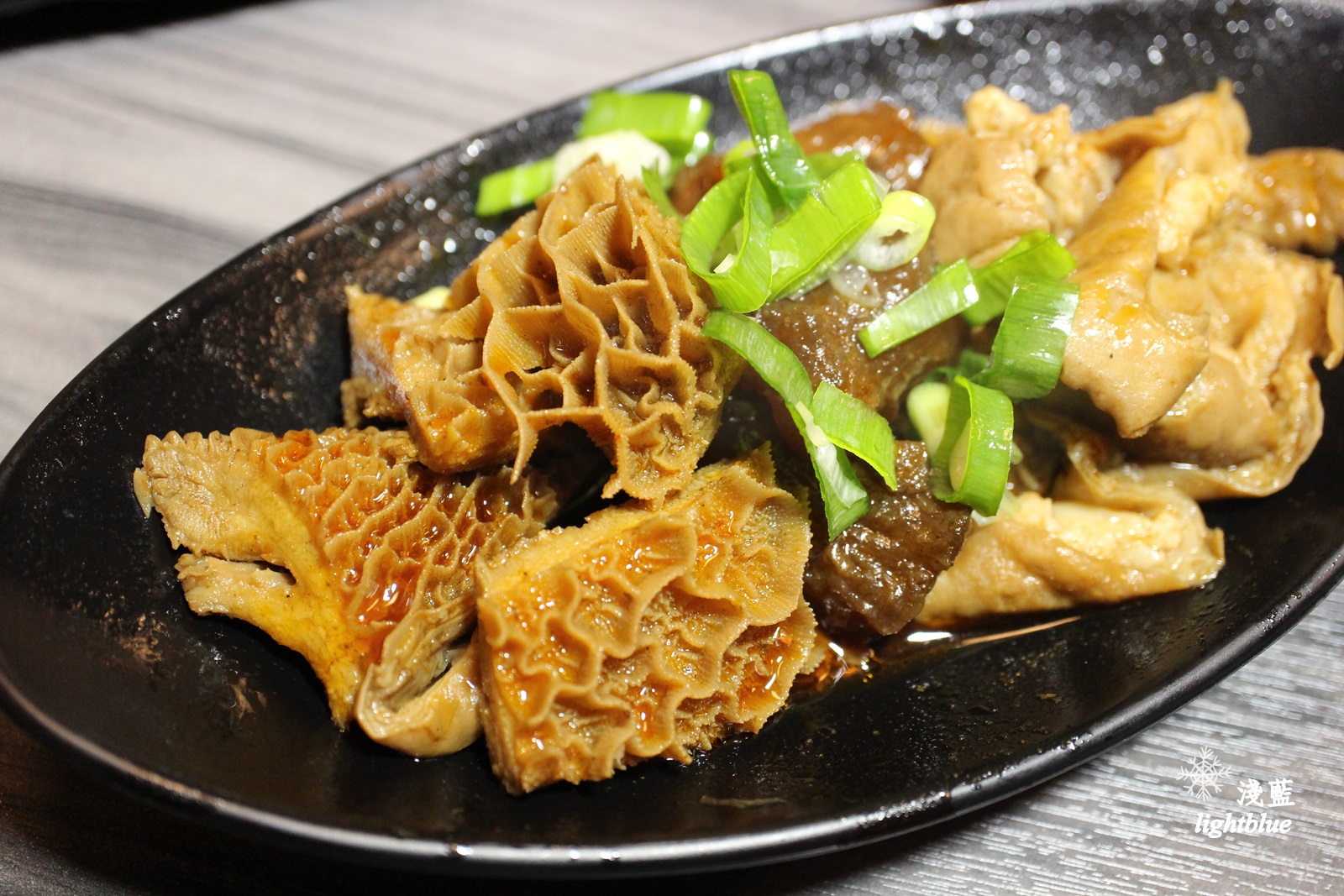 [ 民權西路站美食 ] 淺藍 × 御品皇麻辣鴛鴦鍋～手掌大的小捲與明蝦，還有好吃燒烤與麻辣燙