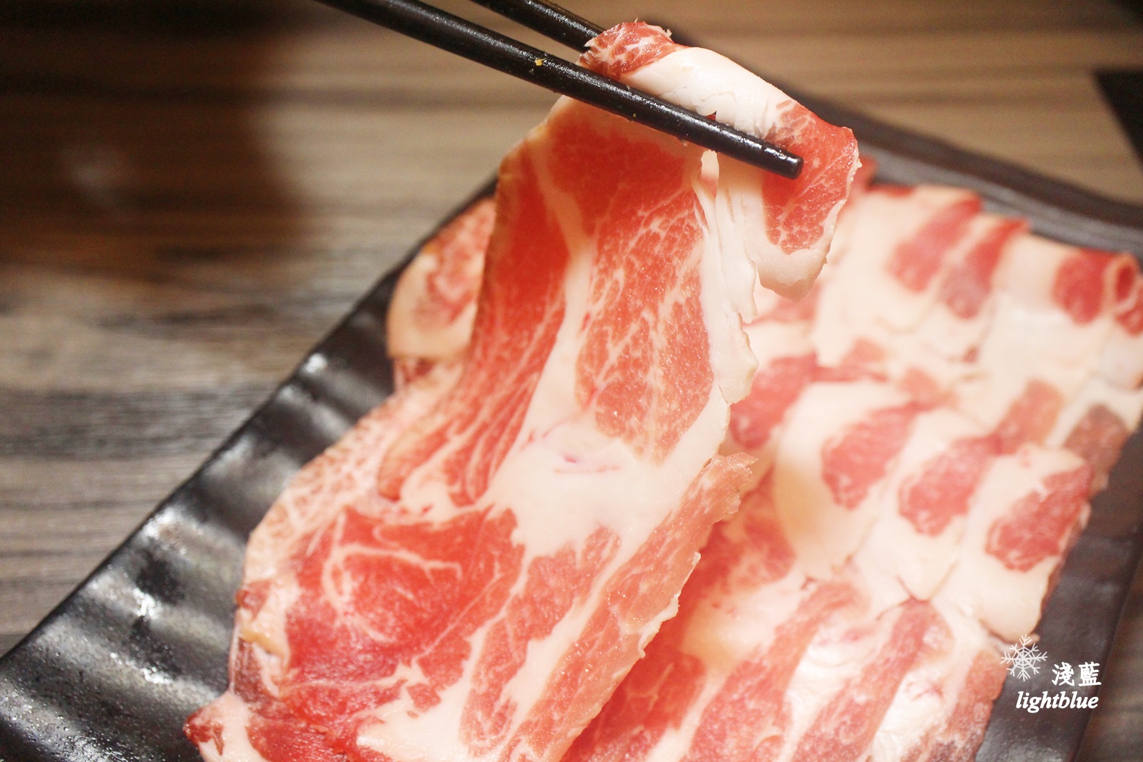 [ 民權西路站美食 ] 淺藍 × 御品皇麻辣鴛鴦鍋～手掌大的小捲與明蝦，還有好吃燒烤與麻辣燙