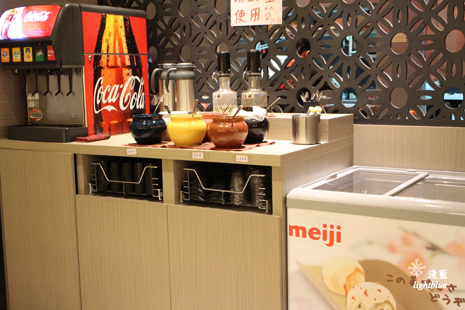 [ 民權西路站美食 ] 淺藍 × 御品皇麻辣鴛鴦鍋～手掌大的小捲與明蝦，還有好吃燒烤與麻辣燙