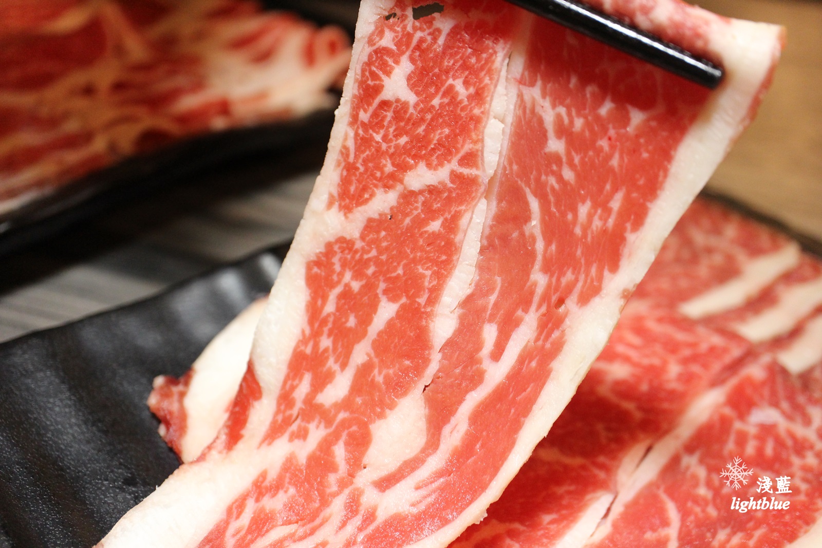 [ 民權西路站美食 ] 淺藍 × 御品皇麻辣鴛鴦鍋～手掌大的小捲與明蝦，還有好吃燒烤與麻辣燙