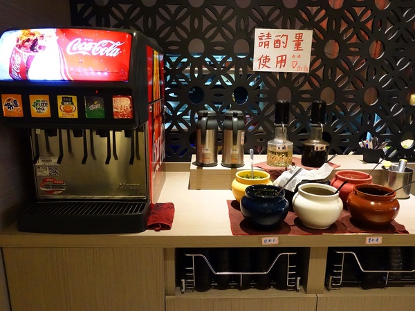 御品皇麻辣鴛鴦鍋：【捷運美食】御品皇麻辣鴛鴦鍋 海鮮拼盤就是鮮 還有滷煮/焗烤/串燒 多樣化菜色一次滿足你的挑剔的味蕾！