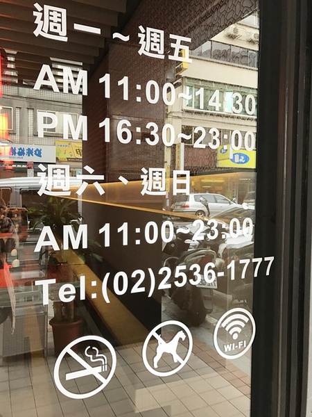 御品皇麻辣鴛鴦鍋：【捷運美食】御品皇麻辣鴛鴦鍋 海鮮拼盤就是鮮 還有滷煮/焗烤/串燒 多樣化菜色一次滿足你的挑剔的味蕾！