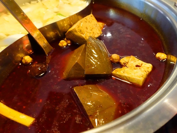 御品皇麻辣鴛鴦鍋：【捷運美食】御品皇麻辣鴛鴦鍋 海鮮拼盤就是鮮 還有滷煮/焗烤/串燒 多樣化菜色一次滿足你的挑剔的味蕾！