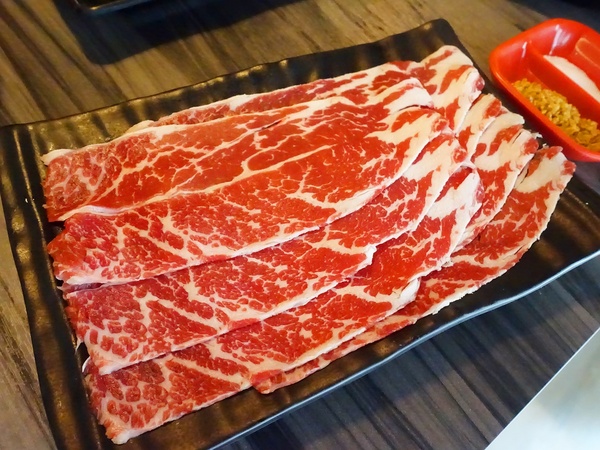 御品皇麻辣鴛鴦鍋：【捷運美食】御品皇麻辣鴛鴦鍋 海鮮拼盤就是鮮 還有滷煮/焗烤/串燒 多樣化菜色一次滿足你的挑剔的味蕾！