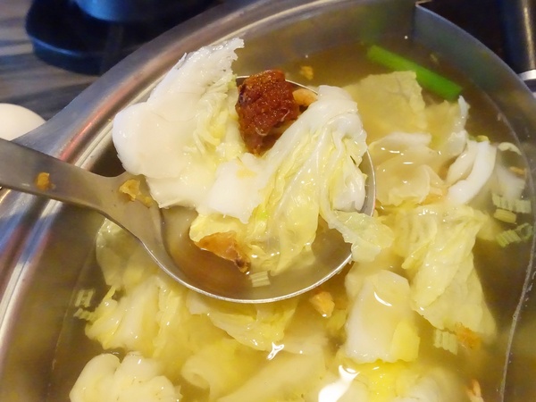 御品皇麻辣鴛鴦鍋：【捷運美食】御品皇麻辣鴛鴦鍋 海鮮拼盤就是鮮 還有滷煮/焗烤/串燒 多樣化菜色一次滿足你的挑剔的味蕾！