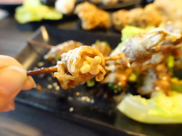 御品皇麻辣鴛鴦鍋：【捷運美食】御品皇麻辣鴛鴦鍋 海鮮拼盤就是鮮 還有滷煮/焗烤/串燒 多樣化菜色一次滿足你的挑剔的味蕾！