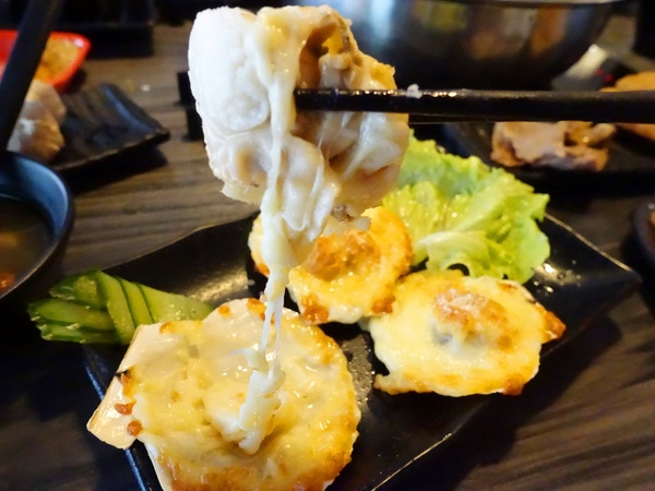 御品皇麻辣鴛鴦鍋：【捷運美食】御品皇麻辣鴛鴦鍋 海鮮拼盤就是鮮 還有滷煮/焗烤/串燒 多樣化菜色一次滿足你的挑剔的味蕾！