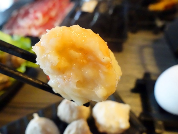 御品皇麻辣鴛鴦鍋：【捷運美食】御品皇麻辣鴛鴦鍋 海鮮拼盤就是鮮 還有滷煮/焗烤/串燒 多樣化菜色一次滿足你的挑剔的味蕾！