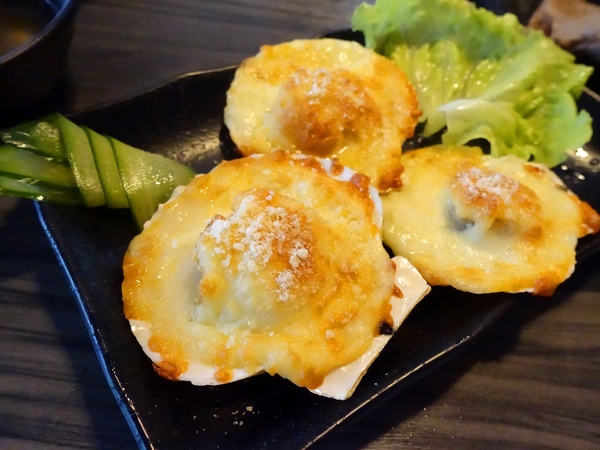 御品皇麻辣鴛鴦鍋：【捷運美食】御品皇麻辣鴛鴦鍋 海鮮拼盤就是鮮 還有滷煮/焗烤/串燒 多樣化菜色一次滿足你的挑剔的味蕾！