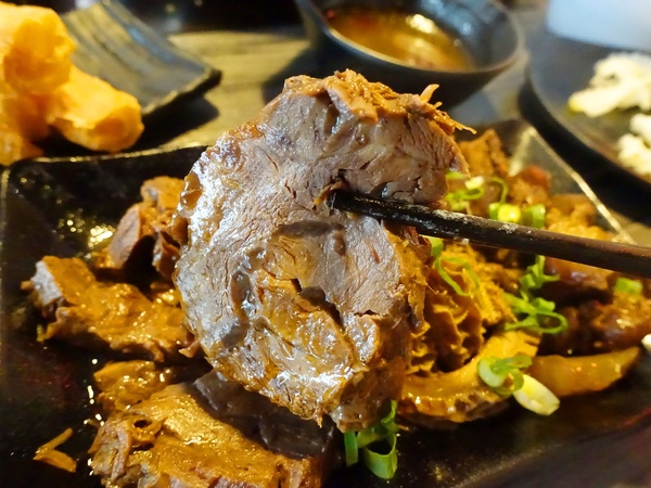 御品皇麻辣鴛鴦鍋：【捷運美食】御品皇麻辣鴛鴦鍋 海鮮拼盤就是鮮 還有滷煮/焗烤/串燒 多樣化菜色一次滿足你的挑剔的味蕾！