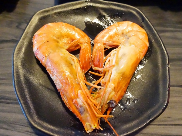 御品皇麻辣鴛鴦鍋：【捷運美食】御品皇麻辣鴛鴦鍋 海鮮拼盤就是鮮 還有滷煮/焗烤/串燒 多樣化菜色一次滿足你的挑剔的味蕾！