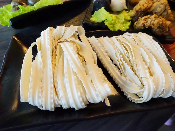 御品皇麻辣鴛鴦鍋：【捷運美食】御品皇麻辣鴛鴦鍋 海鮮拼盤就是鮮 還有滷煮/焗烤/串燒 多樣化菜色一次滿足你的挑剔的味蕾！