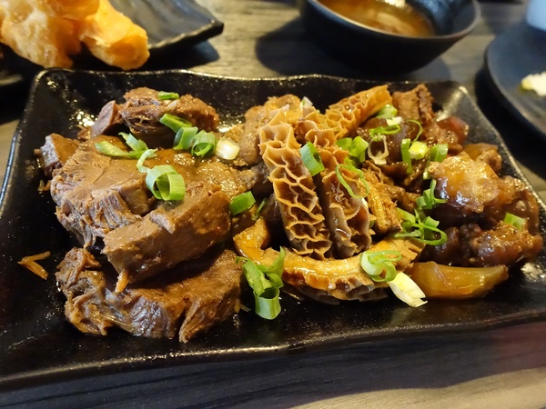 御品皇麻辣鴛鴦鍋：【捷運美食】御品皇麻辣鴛鴦鍋 海鮮拼盤就是鮮 還有滷煮/焗烤/串燒 多樣化菜色一次滿足你的挑剔的味蕾！