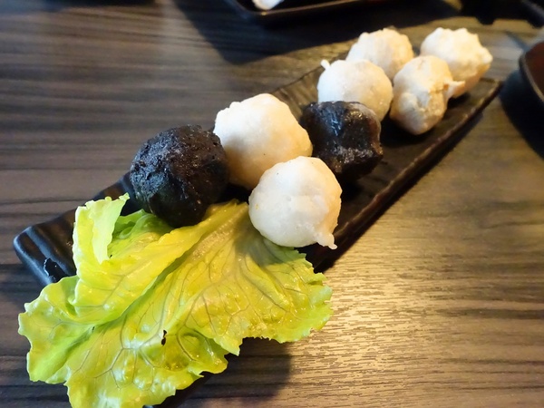 御品皇麻辣鴛鴦鍋：【捷運美食】御品皇麻辣鴛鴦鍋 海鮮拼盤就是鮮 還有滷煮/焗烤/串燒 多樣化菜色一次滿足你的挑剔的味蕾！