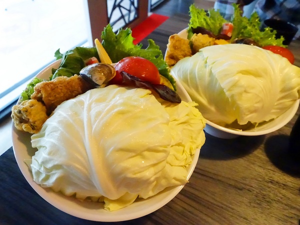 御品皇麻辣鴛鴦鍋：【捷運美食】御品皇麻辣鴛鴦鍋 海鮮拼盤就是鮮 還有滷煮/焗烤/串燒 多樣化菜色一次滿足你的挑剔的味蕾！