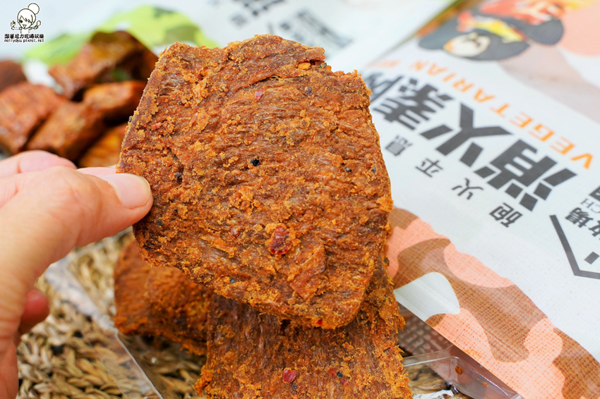 好吃到不想分享!飄洋過海的限定金門風味肉乾、素肉乾、辣肉乾,瀰漫整個辦公室的超唰嘴團購美食|喬安牧場 - 跟著尼力吃喝玩樂&親子生活
