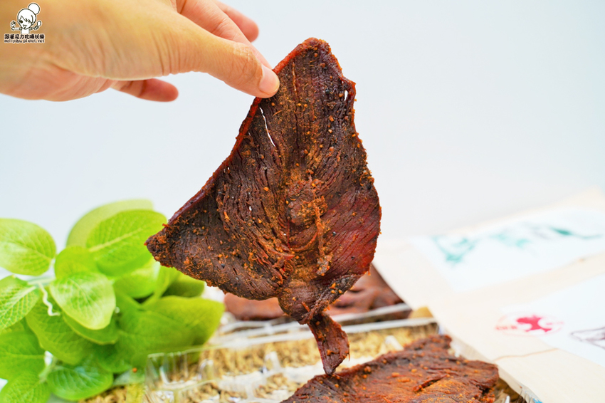 好吃到不想分享!飄洋過海的限定金門風味肉乾、素肉乾、辣肉乾,瀰漫整個辦公室的超唰嘴團購美食|喬安牧場 - 跟著尼力吃喝玩樂&親子生活