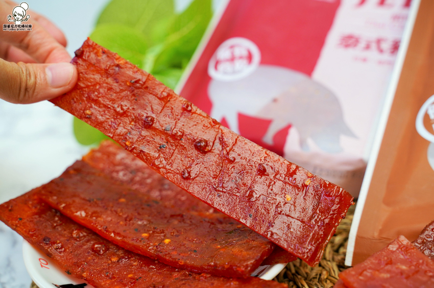 好吃到不想分享!飄洋過海的限定金門風味肉乾、素肉乾、辣肉乾,瀰漫整個辦公室的超唰嘴團購美食|喬安牧場 - 跟著尼力吃喝玩樂&親子生活