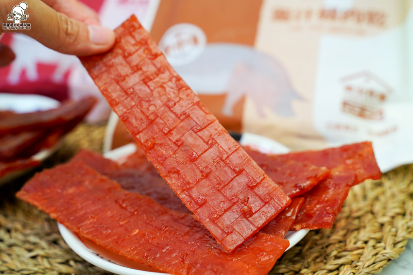 好吃到不想分享!飄洋過海的限定金門風味肉乾、素肉乾、辣肉乾,瀰漫整個辦公室的超唰嘴團購美食|喬安牧場 - 跟著尼力吃喝玩樂&親子生活