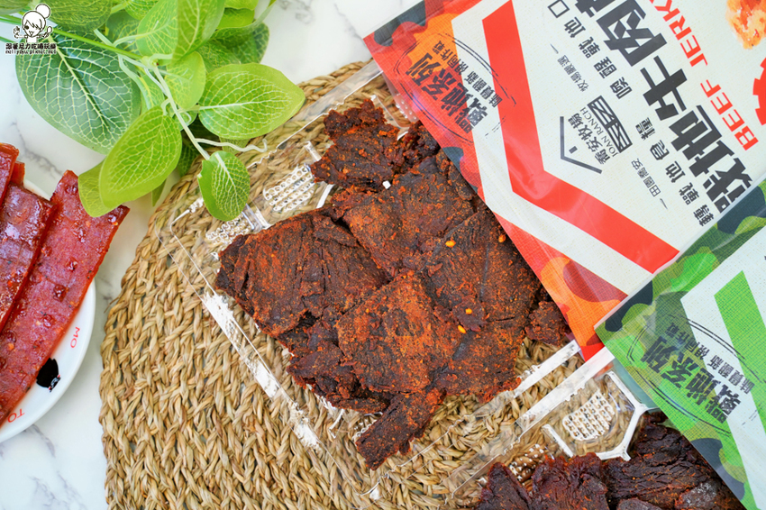 好吃到不想分享!飄洋過海的限定金門風味肉乾、素肉乾、辣肉乾,瀰漫整個辦公室的超唰嘴團購美食|喬安牧場 - 跟著尼力吃喝玩樂&親子生活