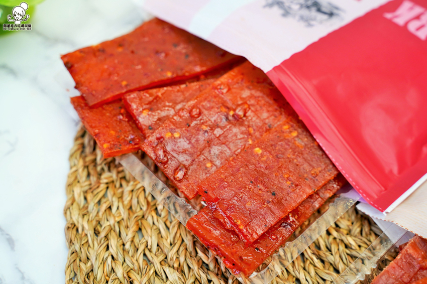 好吃到不想分享!飄洋過海的限定金門風味肉乾、素肉乾、辣肉乾,瀰漫整個辦公室的超唰嘴團購美食|喬安牧場 - 跟著尼力吃喝玩樂&親子生活