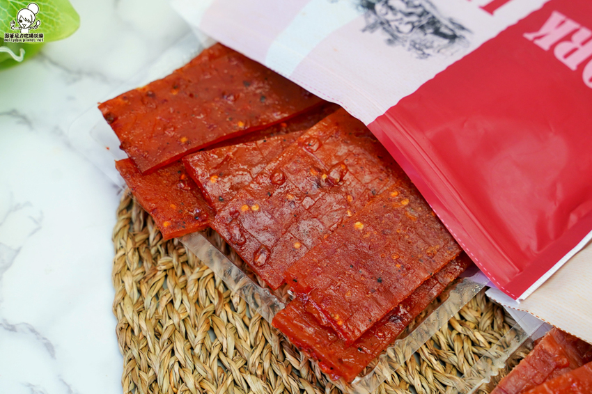 好吃到不想分享!飄洋過海的限定金門風味肉乾、素肉乾、辣肉乾,瀰漫整個辦公室的超唰嘴團購美食|喬安牧場 - 跟著尼力吃喝玩樂&親子生活