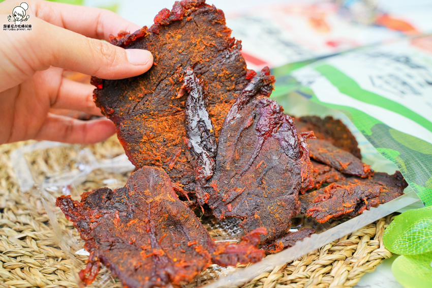 好吃到不想分享!飄洋過海的限定金門風味肉乾、素肉乾、辣肉乾,瀰漫整個辦公室的超唰嘴團購美食|喬安牧場 - 跟著尼力吃喝玩樂&親子生活