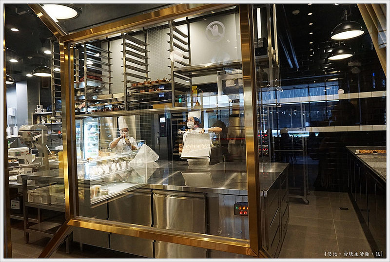 卡啡那CAFFAINA 大墩店-8-透明廚房