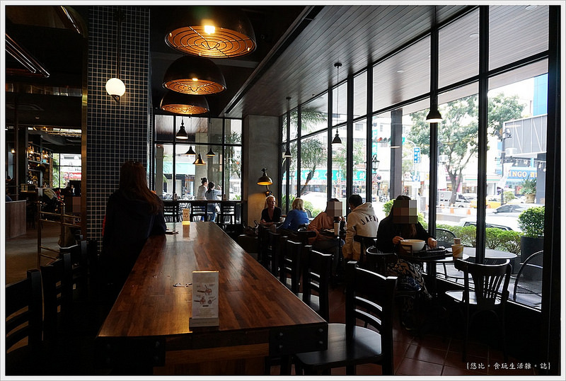 卡啡那CAFFAINA 大墩店-21-後方靠窗區