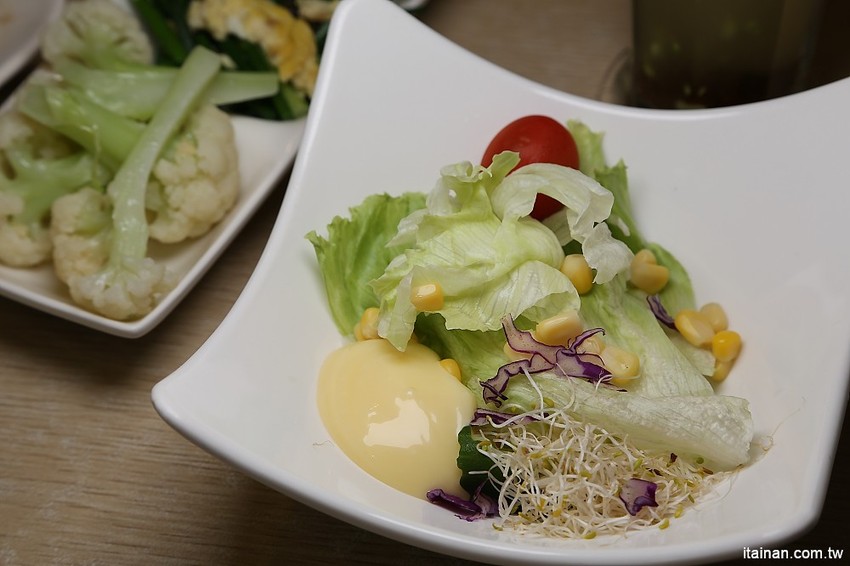 台南南科美食｜柏柏爾簡餐.火鍋~平價美味料多實在!另類特色火鍋一品花雕雞一鍋兩吃讓人好上癮!! - 台南好Food遊