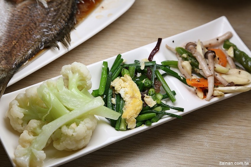 台南南科美食｜柏柏爾簡餐.火鍋~平價美味料多實在!另類特色火鍋一品花雕雞一鍋兩吃讓人好上癮!! - 台南好Food遊