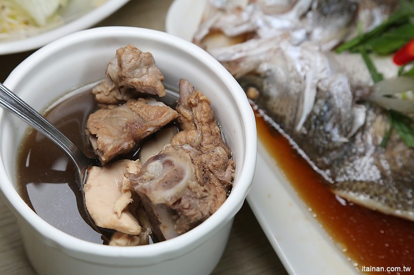 台南南科美食｜柏柏爾簡餐.火鍋~平價美味料多實在!另類特色火鍋一品花雕雞一鍋兩吃讓人好上癮!! - 台南好Food遊