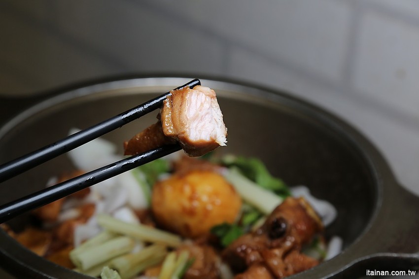 台南南科美食｜柏柏爾簡餐.火鍋~平價美味料多實在!另類特色火鍋一品花雕雞一鍋兩吃讓人好上癮!! - 台南好Food遊