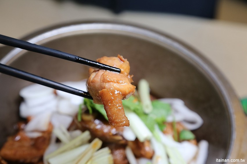 台南南科美食｜柏柏爾簡餐.火鍋~平價美味料多實在!另類特色火鍋一品花雕雞一鍋兩吃讓人好上癮!! - 台南好Food遊