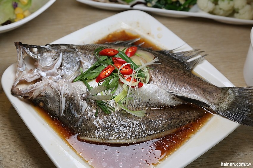 台南南科美食｜柏柏爾簡餐.火鍋~平價美味料多實在!另類特色火鍋一品花雕雞一鍋兩吃讓人好上癮!! - 台南好Food遊