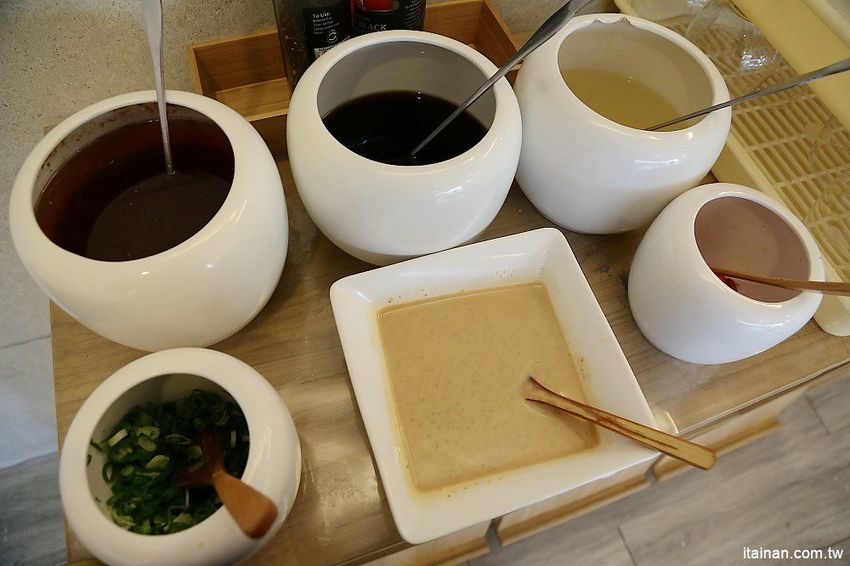 台南南科美食｜柏柏爾簡餐.火鍋~平價美味料多實在!另類特色火鍋一品花雕雞一鍋兩吃讓人好上癮!! - 台南好Food遊