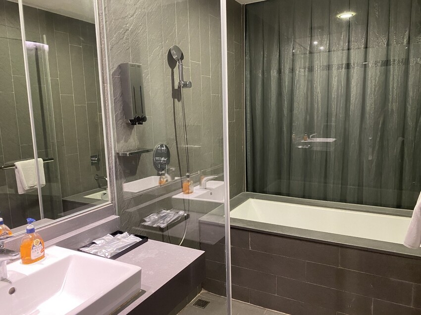 台南市中西區【台南住宿】富驛時尚酒店台南民生路館FX｜四人房｜早餐