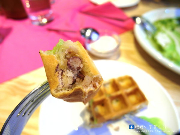 屋裡 In House 義式餐廳:〖台中│美食〗屋裡 In House 義式餐廳 ❤ 不只是義式餐點,還有甜甜的下午茶(全天供應)~鬆餅擺盤超美的,價格也超平價!!快來跟糖糖一同享用抹茶系列下午茶~