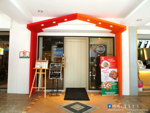 屋裡 In House 義式餐廳:〖台中│美食〗屋裡 In House 義式餐廳 ❤ 不只是義式餐點,還有甜甜的下午茶(全天供應)~鬆餅擺盤超美的,價格也超平價!!快來跟糖糖一同享用抹茶系列下午茶~