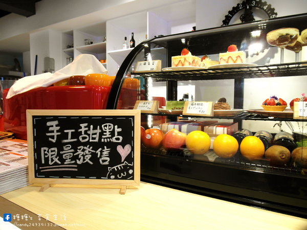 屋裡 In House 義式餐廳:〖台中│美食〗屋裡 In House 義式餐廳 ❤ 不只是義式餐點,還有甜甜的下午茶(全天供應)~鬆餅擺盤超美的,價格也超平價!!快來跟糖糖一同享用抹茶系列下午茶~