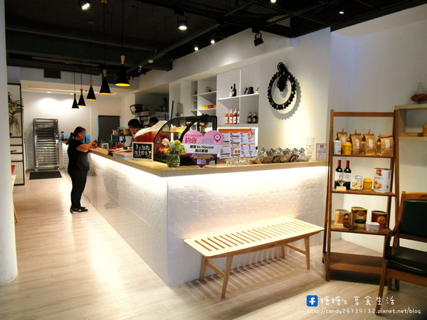 屋裡 In House 義式餐廳:〖台中│美食〗屋裡 In House 義式餐廳 ❤ 不只是義式餐點,還有甜甜的下午茶(全天供應)~鬆餅擺盤超美的,價格也超平價!!快來跟糖糖一同享用抹茶系列下午茶~