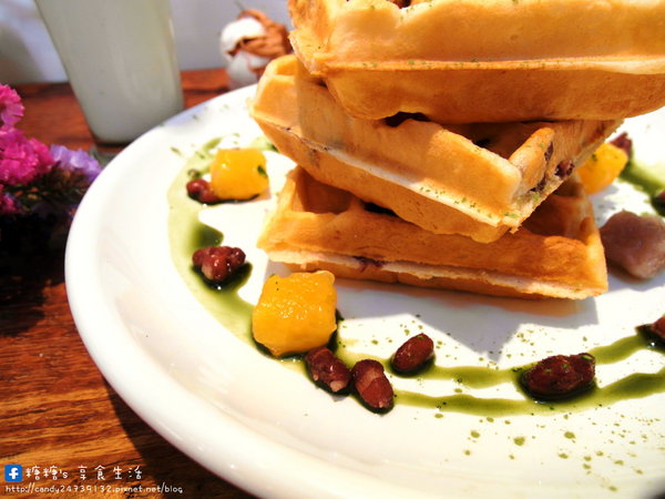 屋裡 In House 義式餐廳:〖台中│美食〗屋裡 In House 義式餐廳 ❤ 不只是義式餐點,還有甜甜的下午茶(全天供應)~鬆餅擺盤超美的,價格也超平價!!快來跟糖糖一同享用抹茶系列下午茶~
