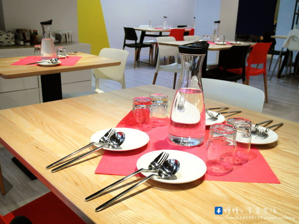 屋裡 In House 義式餐廳:〖台中│美食〗屋裡 In House 義式餐廳 ❤ 不只是義式餐點,還有甜甜的下午茶(全天供應)~鬆餅擺盤超美的,價格也超平價!!快來跟糖糖一同享用抹茶系列下午茶~