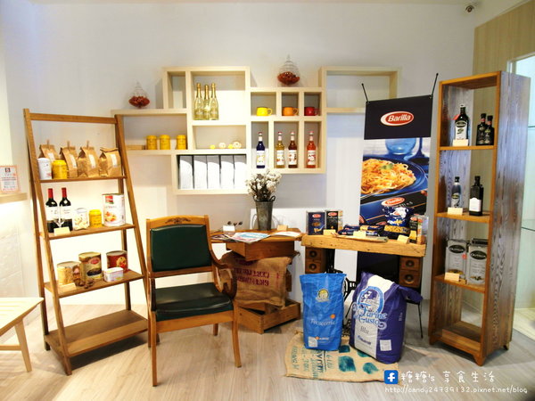 屋裡 In House 義式餐廳:〖台中│美食〗屋裡 In House 義式餐廳 ❤ 不只是義式餐點,還有甜甜的下午茶(全天供應)~鬆餅擺盤超美的,價格也超平價!!快來跟糖糖一同享用抹茶系列下午茶~