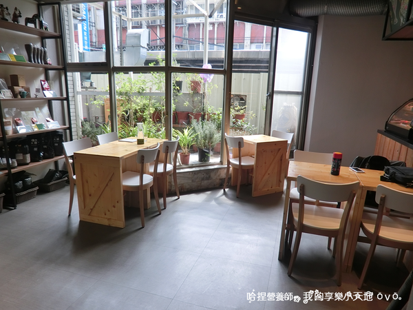 【北投美食】《茶咖控輕食咖啡館》輕食、咖啡、下午茶，隱藏在全聯旁的吉利廣場內！